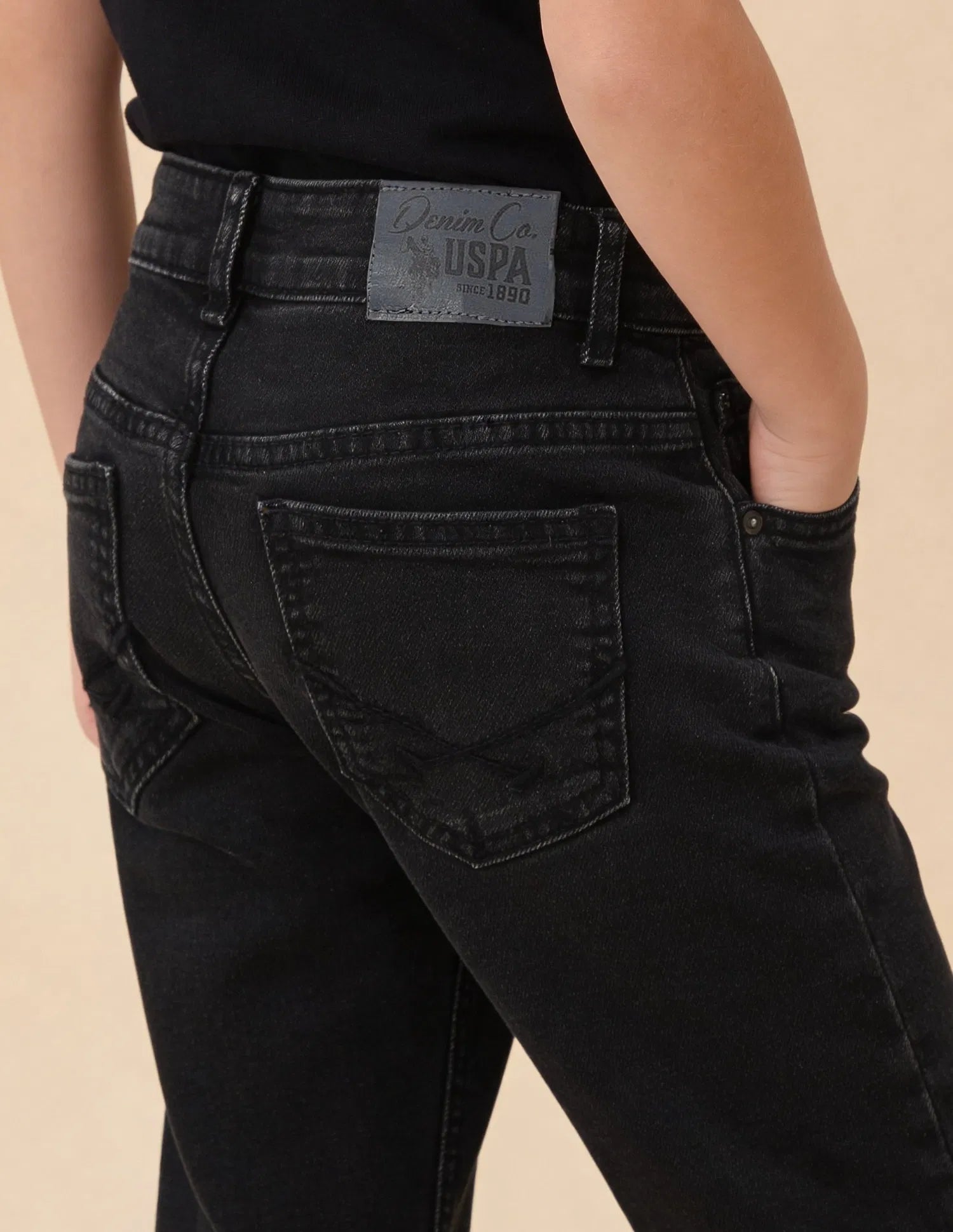 Boys Black Cotton Blend Mid Rise Relaxed Fit Jeans
