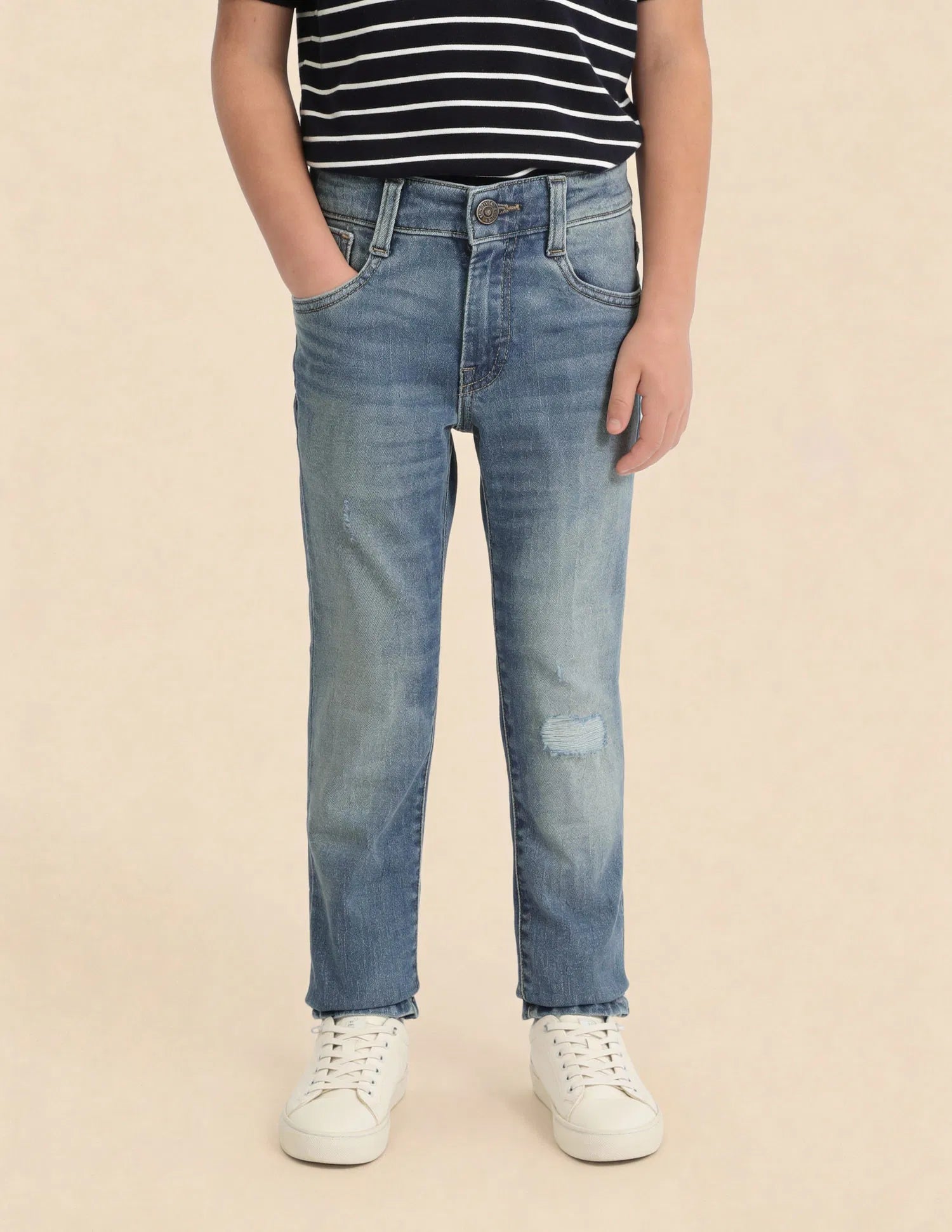 Boys Light Blue Cotton Distressed Slim Fit Jeans