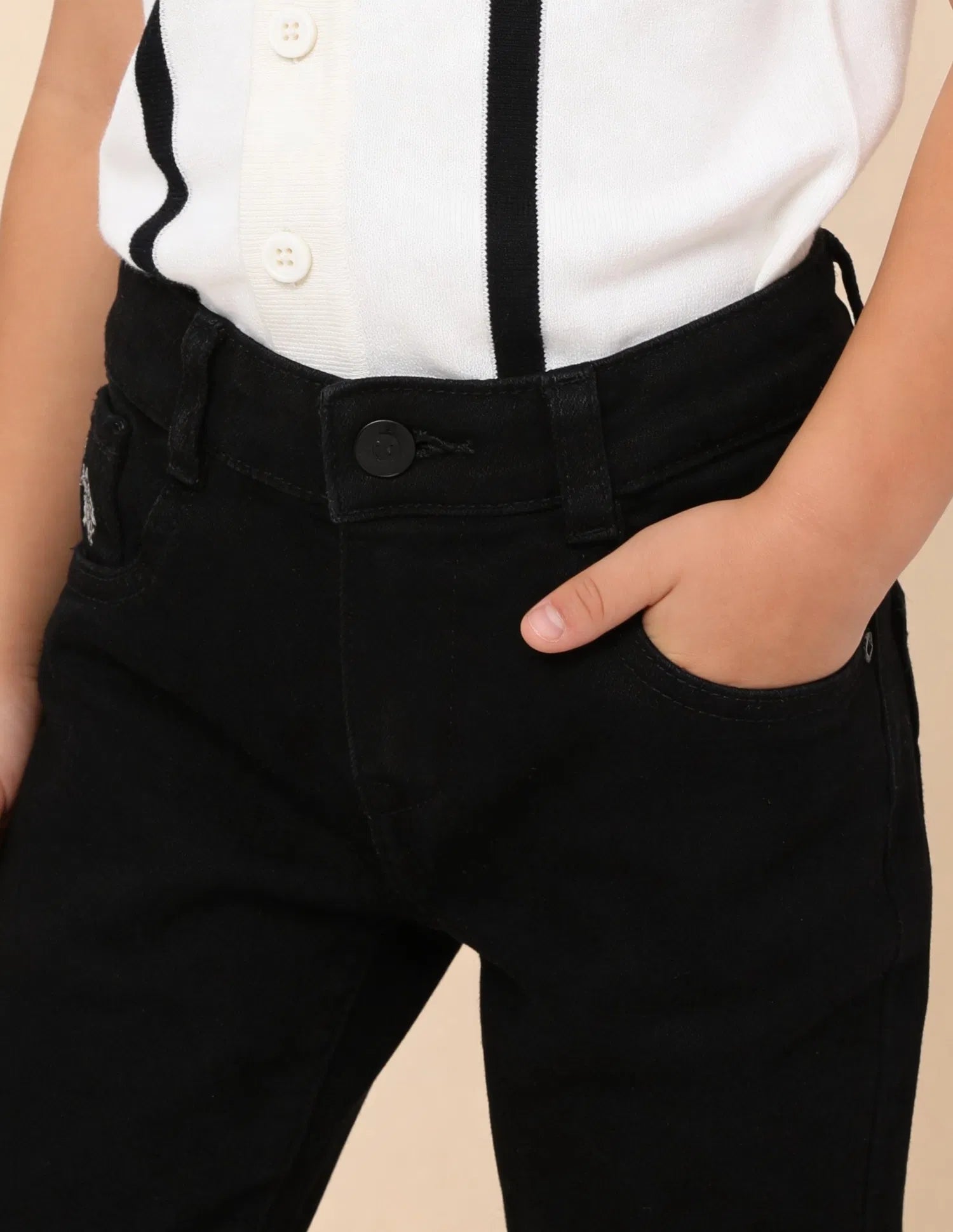 Boys Black Cotton Blend Mid Rise Slim Fit Jeans