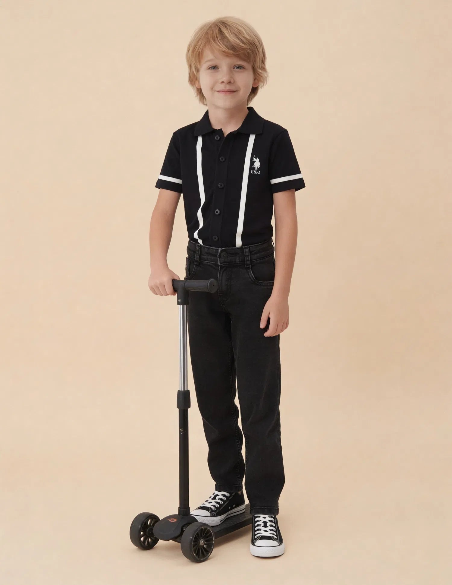 Boys Black Cotton Blend Mid Rise Relaxed Fit Jeans