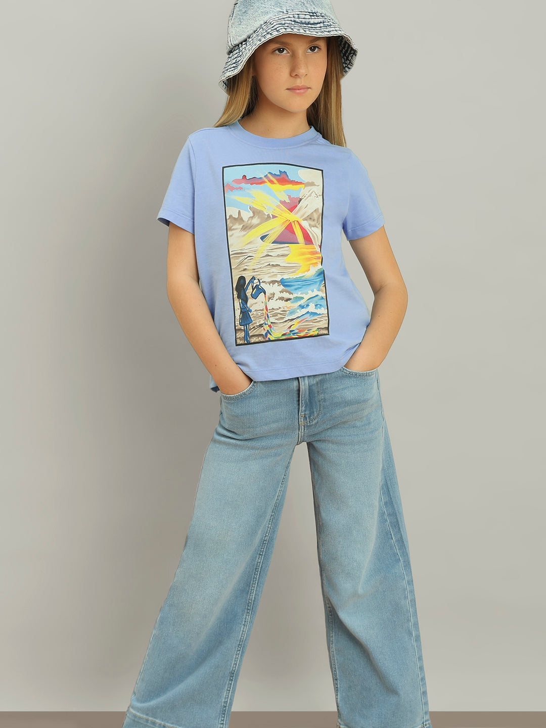 Open Air Artwork Print Cotton T-Shirt with Round Neck for Girls