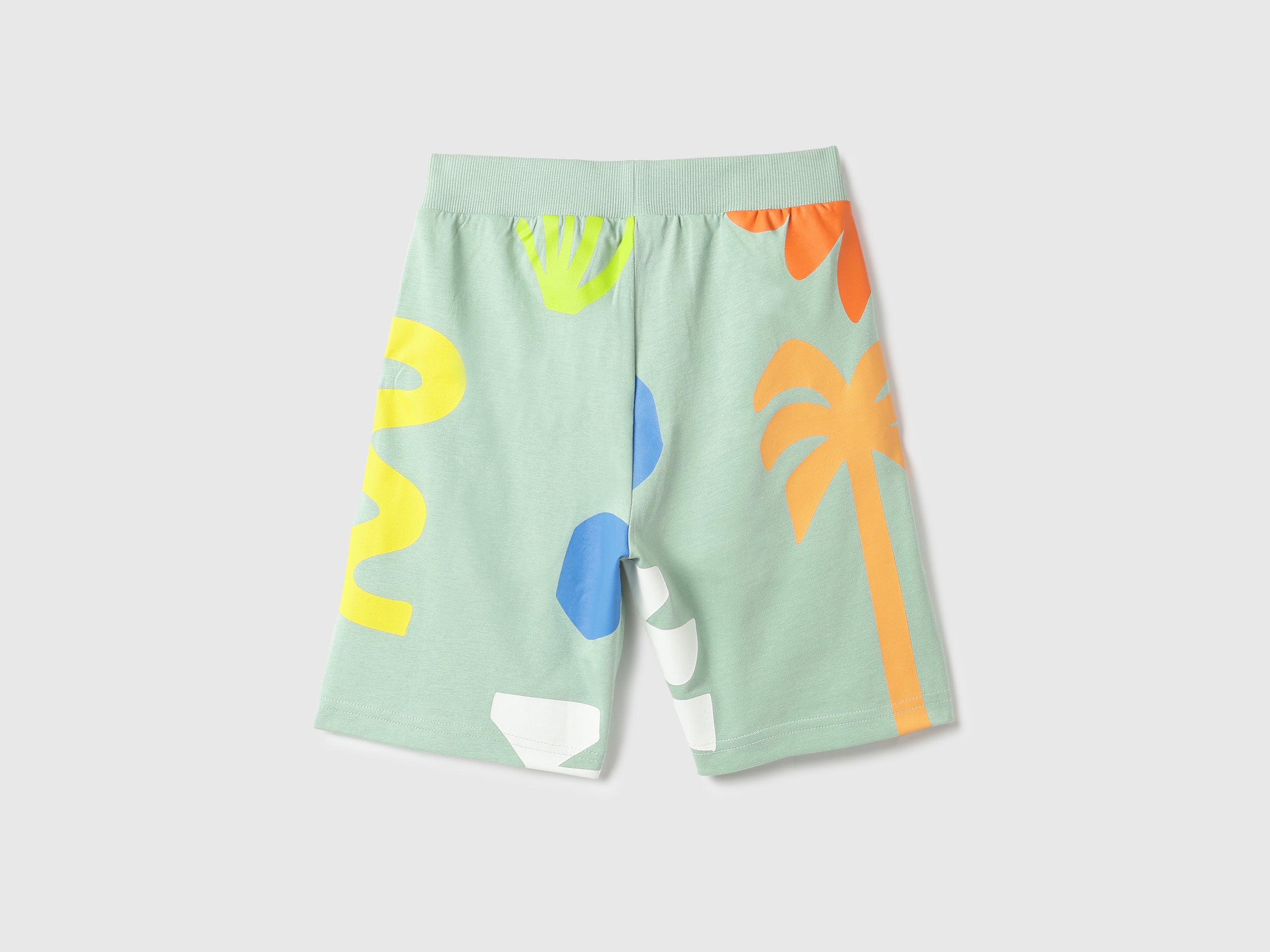 Boys Soft Green Cotton Regular Fit Artsy Shape Print Shorts