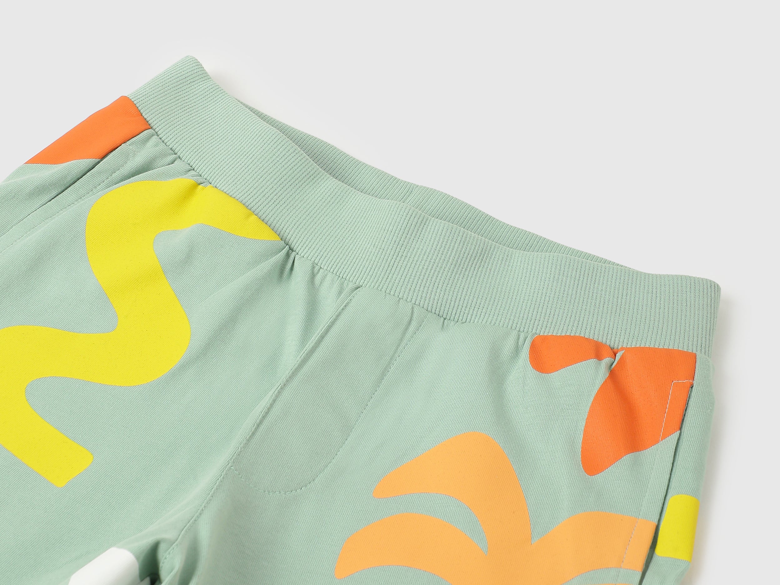 Boys Soft Green Cotton Regular Fit Artsy Shape Print Shorts