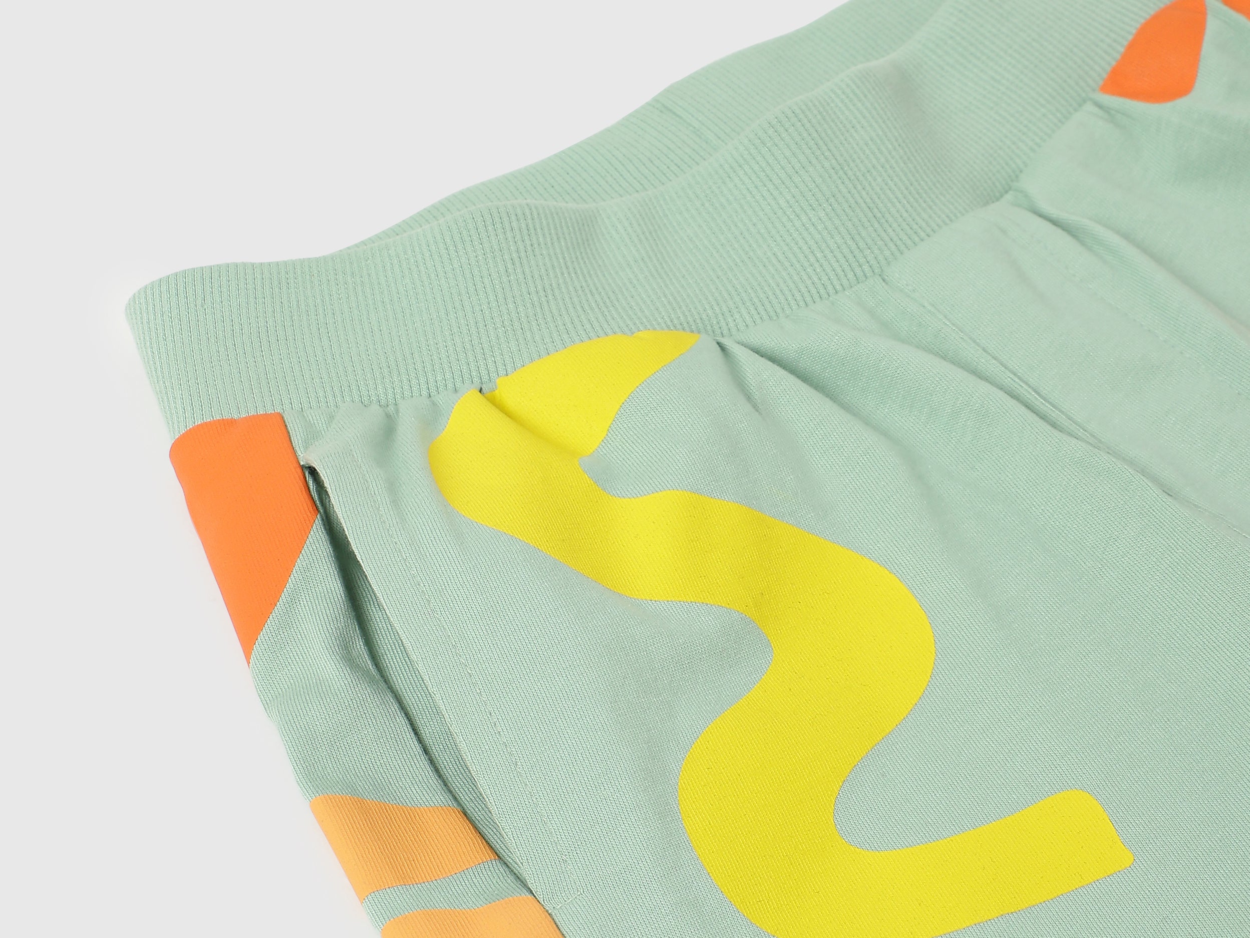 Boys Soft Green Cotton Regular Fit Artsy Shape Print Shorts