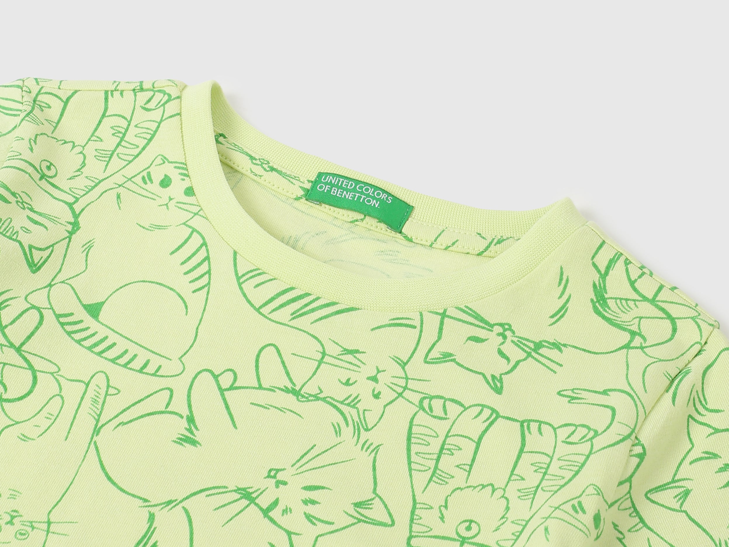 Girls English Green AOP Cotton Tee – Regular Fit