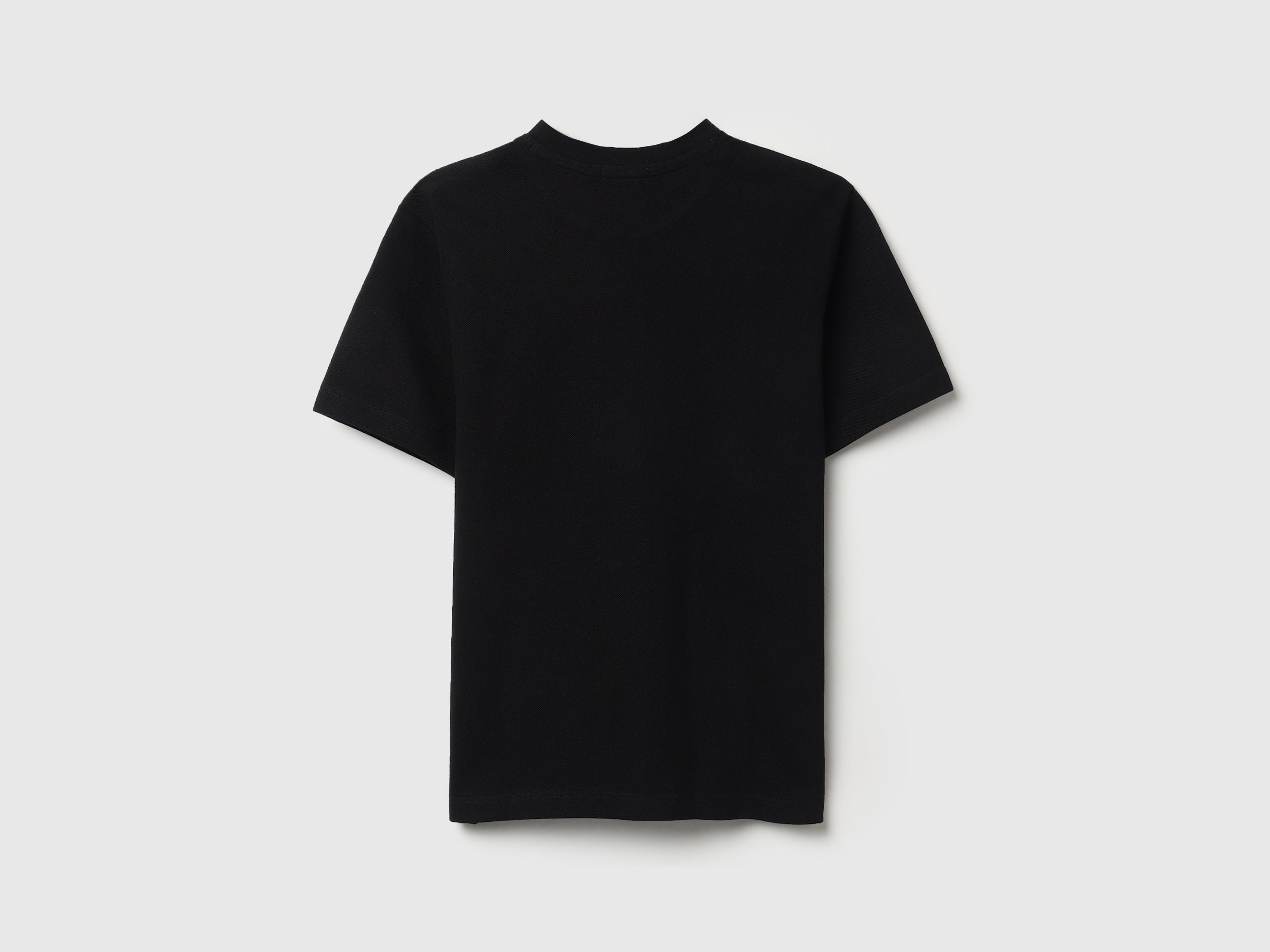 Boys Black Solid Cotton Relaxed Fit T-Shirt with City Tuft Embroidery