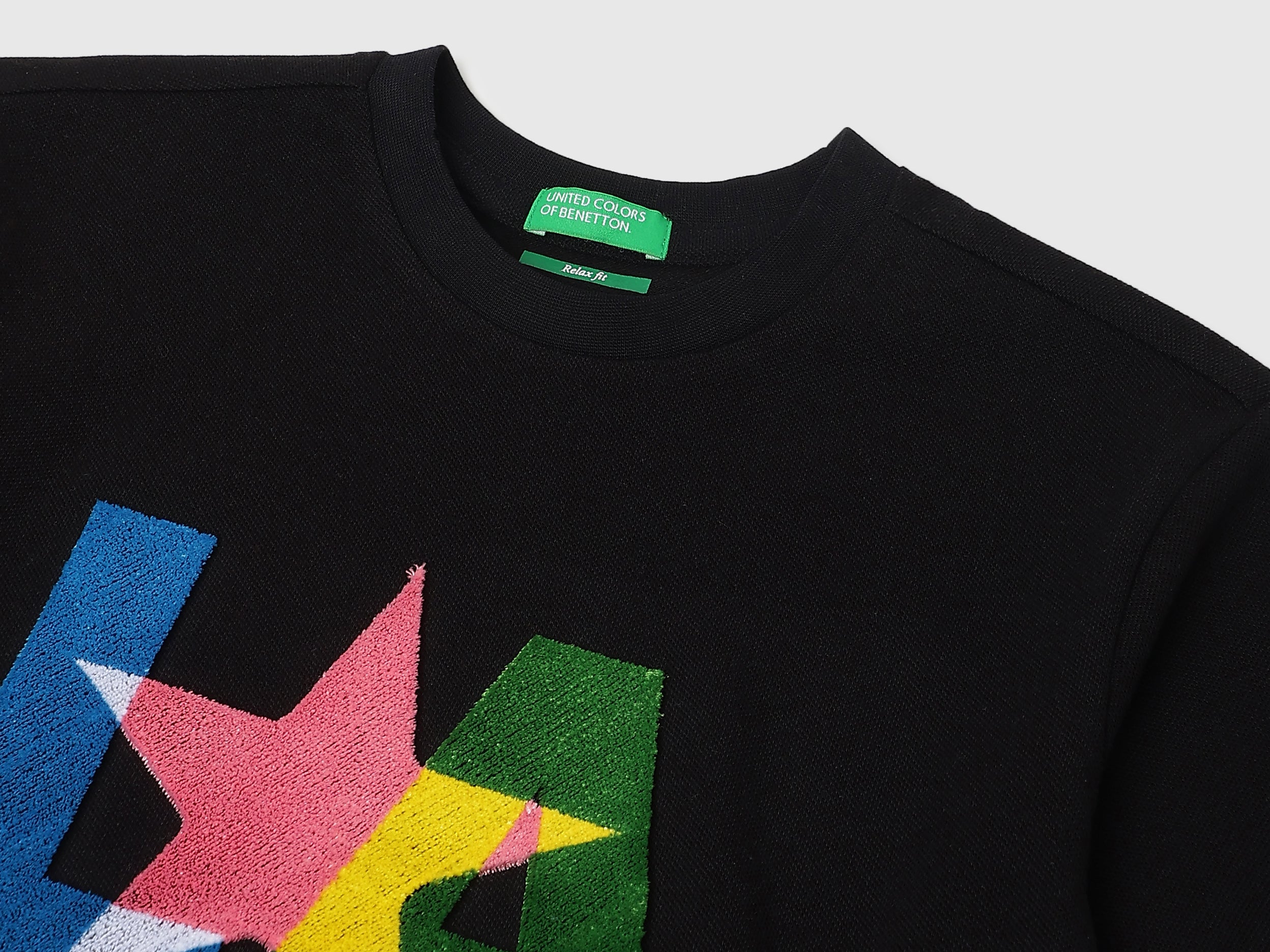 Boys Black Solid Cotton Relaxed Fit T-Shirt with City Tuft Embroidery