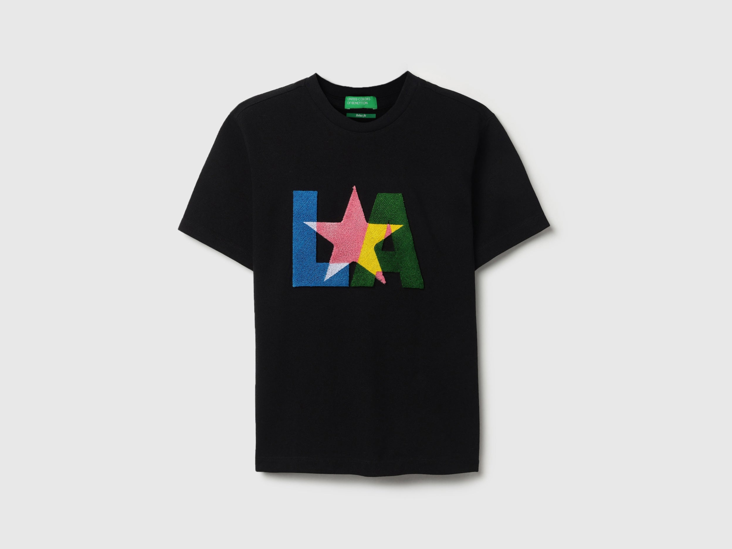 Boys Black Solid Cotton Relaxed Fit T-Shirt with City Tuft Embroidery