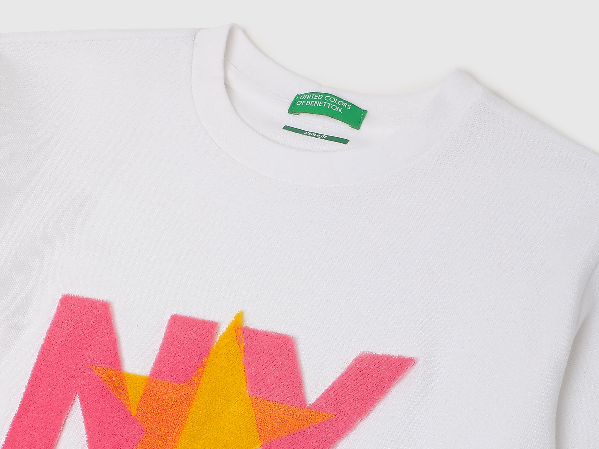 Boys White Solid Cotton Relaxed Fit T-Shirt with City Tuft Embroidery