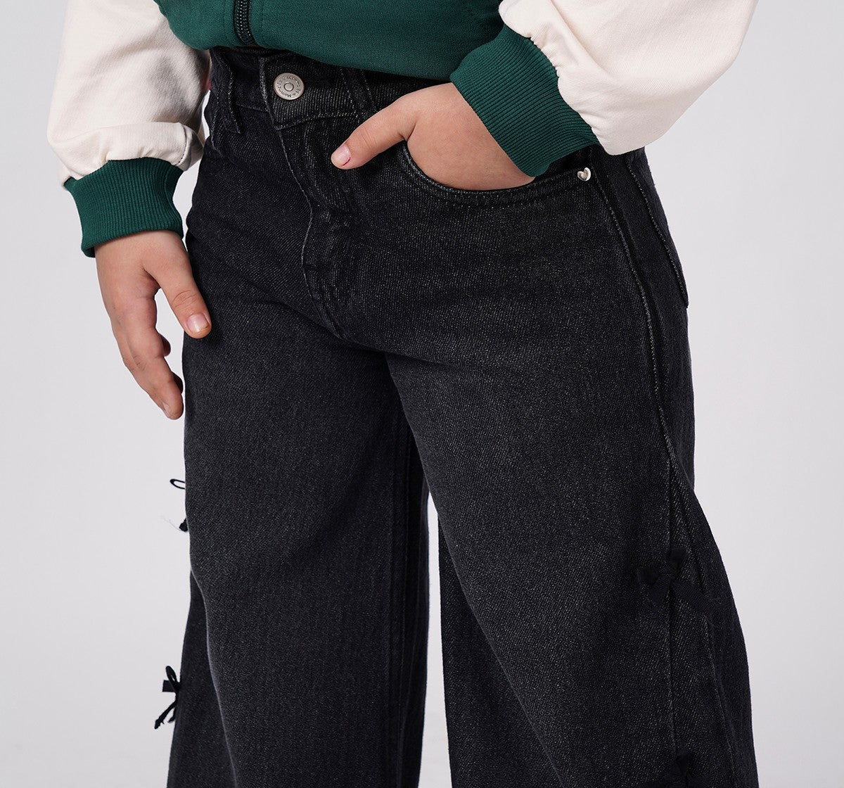 Wide Leg Fit with Bow Details On Side Black