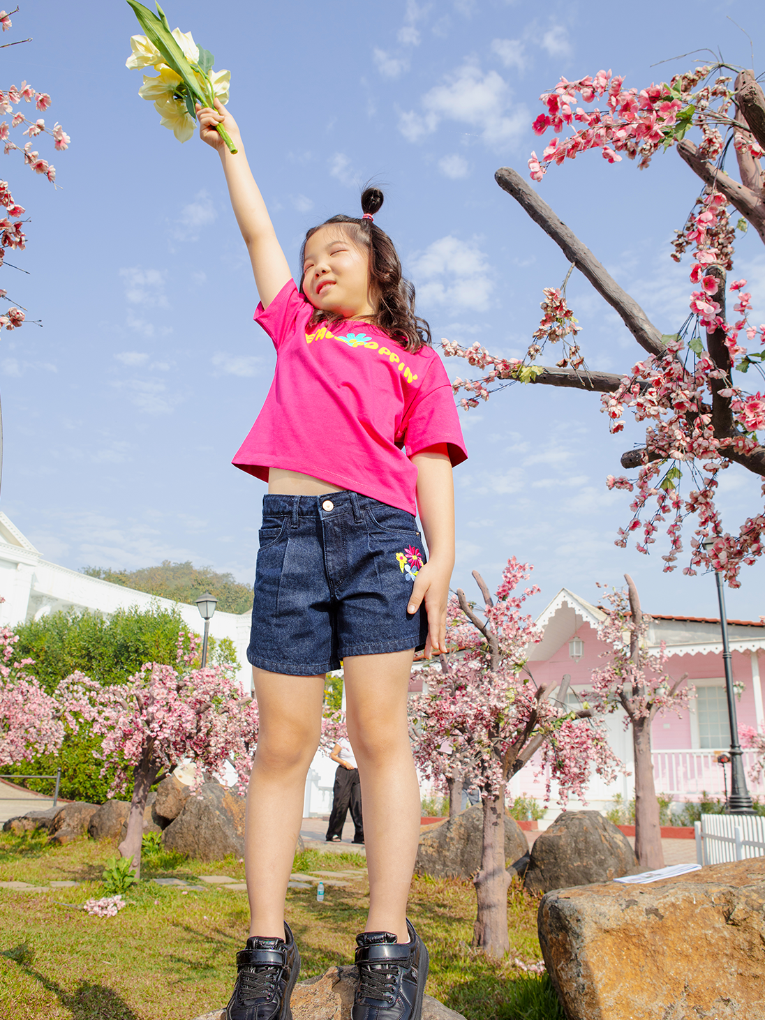 Girls Embroidered Denim Mid Rise Regular Fit Shorts