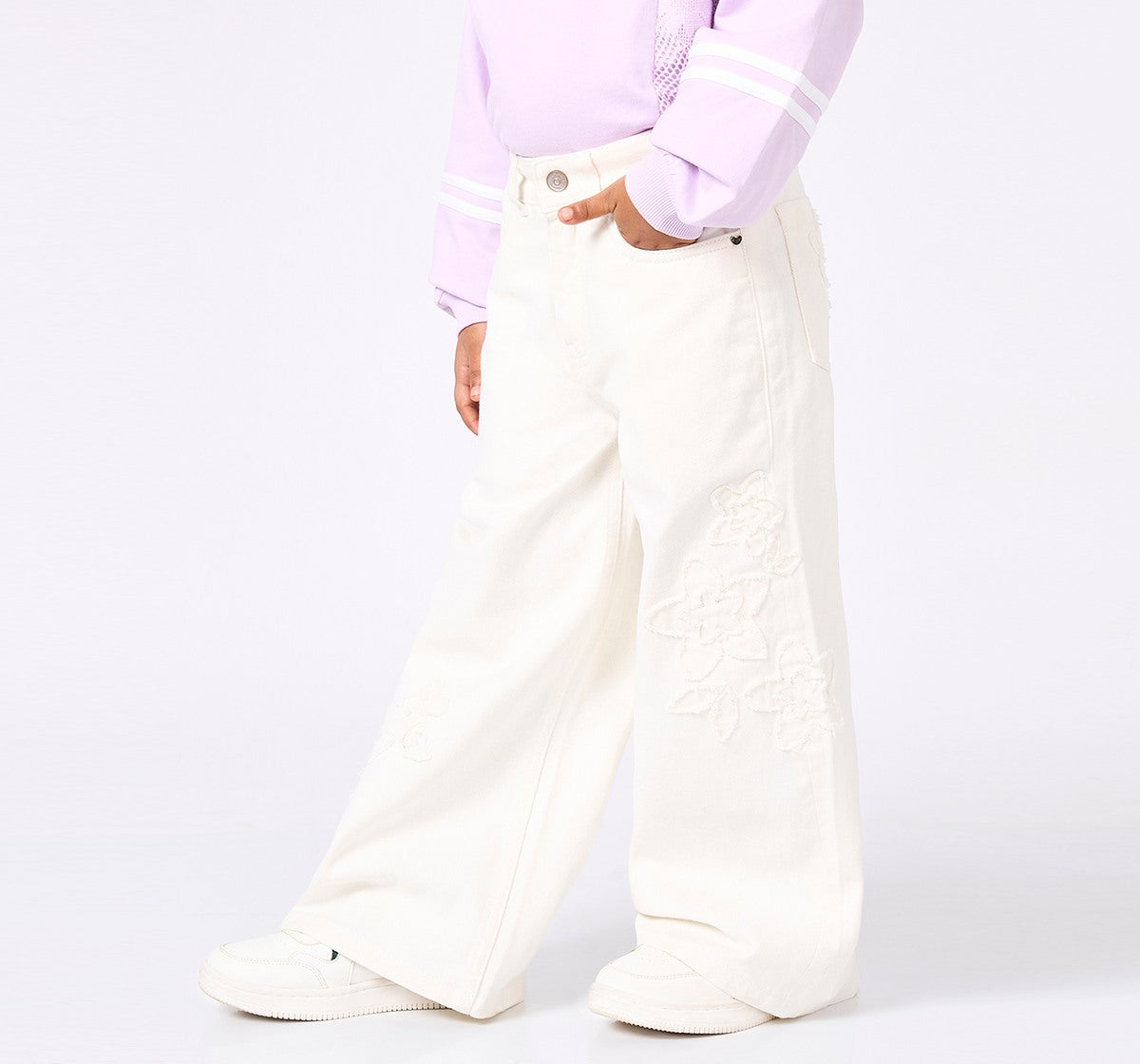 Wide Leg Fit with Applique Jeans Off White