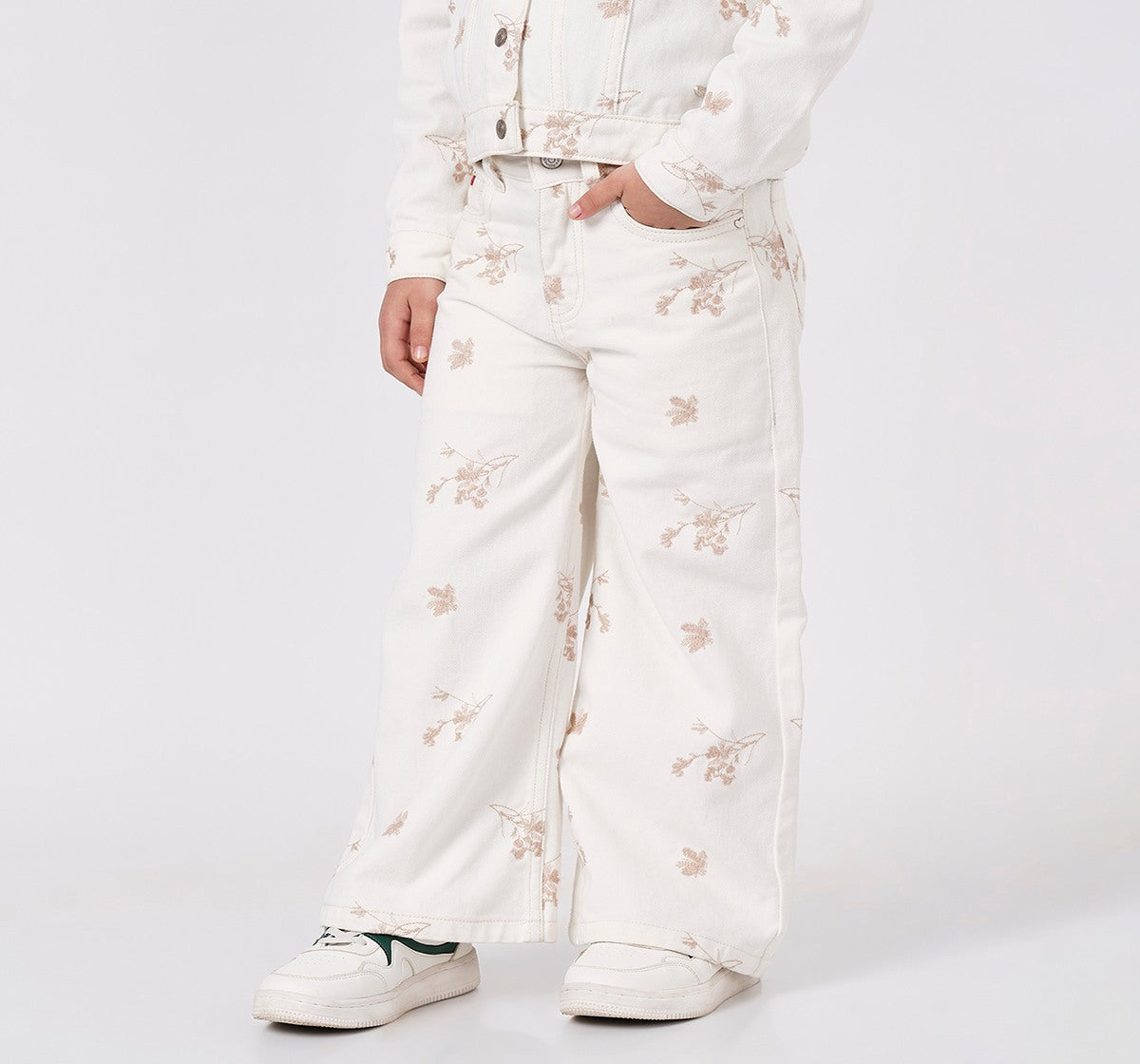 Wide Leg with All Over Embroidery Jeans Off White